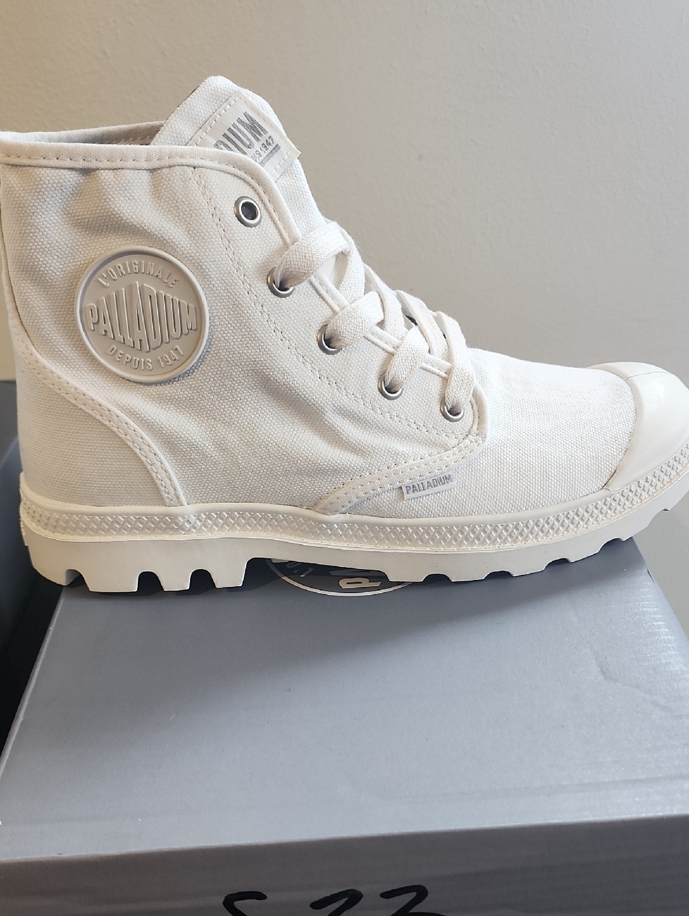 PALLADIUM PAMPA HI WOMENS Star White Lace Up Boots Size 9 New In Box! - Picture 2 of 6